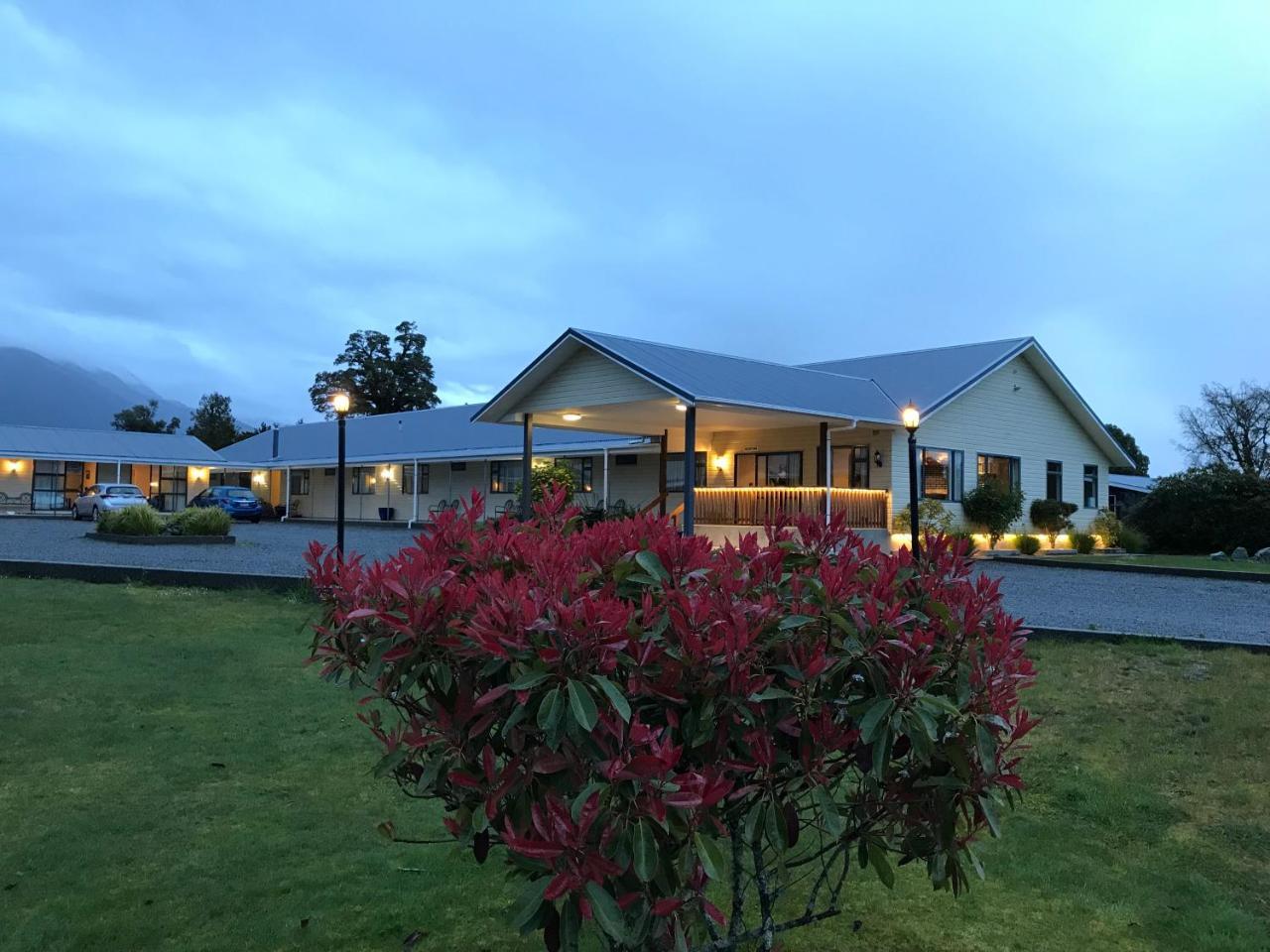 High Peaks Hotel Fox Glacier Exterior photo