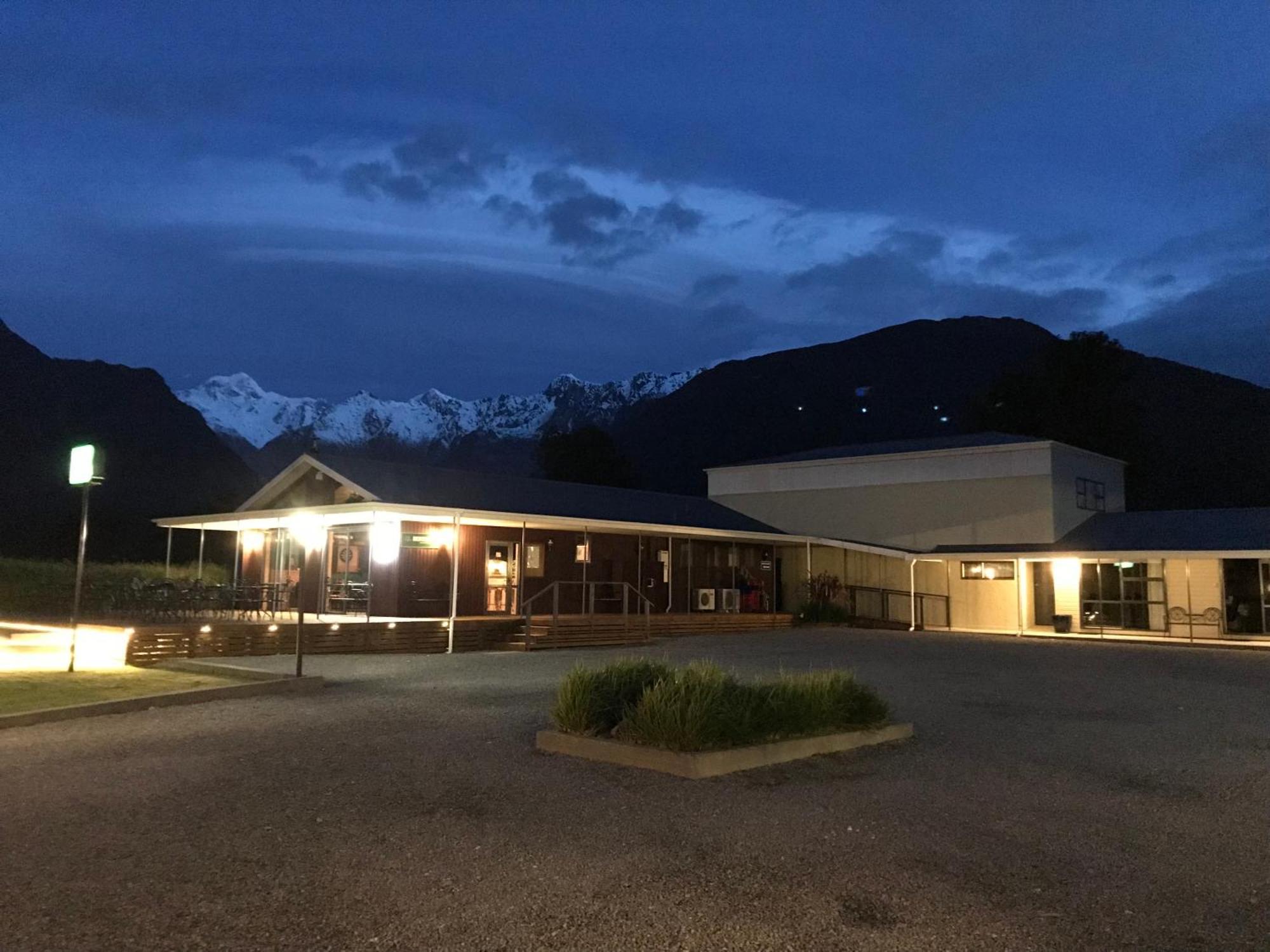 High Peaks Hotel Fox Glacier Exterior photo