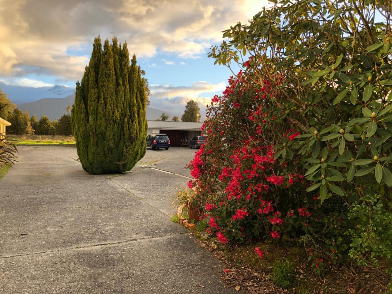 High Peaks Hotel Fox Glacier Exterior photo