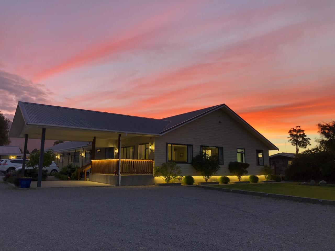 High Peaks Hotel Fox Glacier Exterior photo